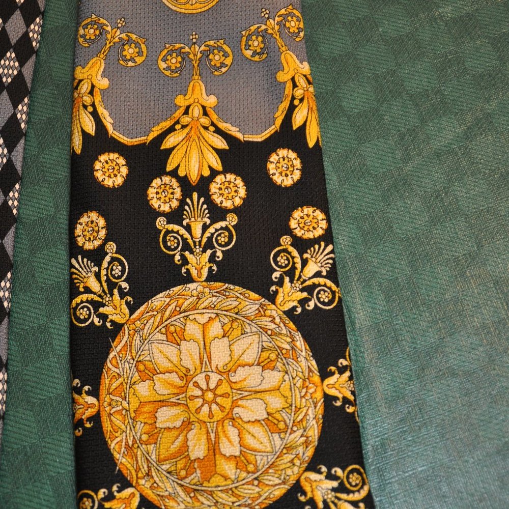 Bernini Beverly Hills, silk golden medallion tie